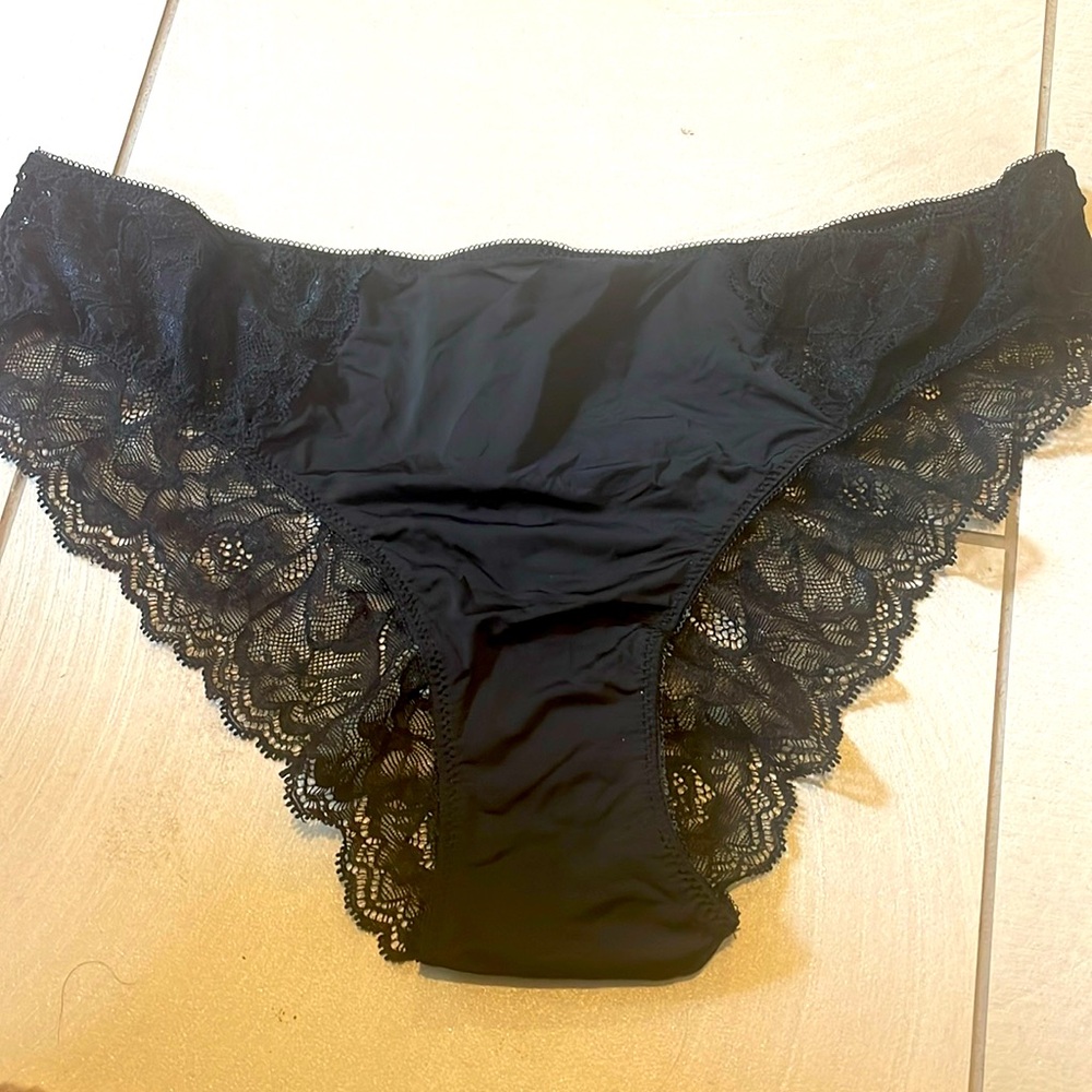 NWT Victoria’s Secret cheekini L